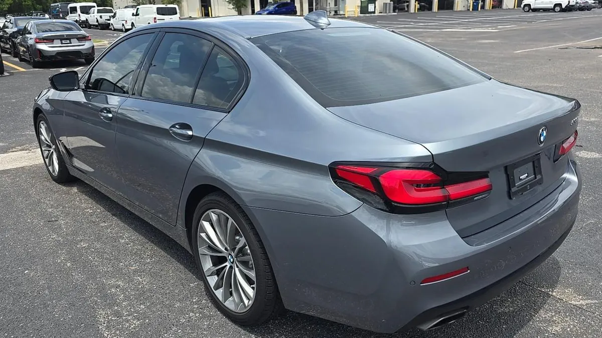 BMW 5 SERIES CONVENIENCE PACKAGE (ЭЛЕКТРИЧЕСКАЯ ЗАДНЯЯ ДВЕРЬ ПОДОГРЕВ ПЕРЕДНИХ СИДЕНИЙ) 19 ДИСКИ ПАНОРАМНАЯ КРЫША 2022