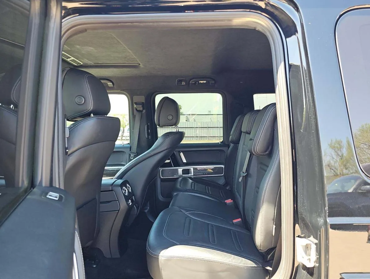 MERCEDES-BENZ G-CLASS AMG LINE (СПОРТИВНЫЙ ОБВЕС КРАСНАЯ КОНТРАСТНАЯ СТРОЧКА КРАСНЫЕ РЕМНИ БЕЗОПАСНОСТИ) EXCLUSIVE INTERIO 2023