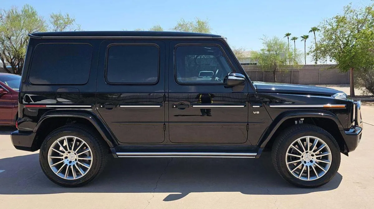 MERCEDES-BENZ G-CLASS AMG LINE (СПОРТИВНЫЙ ОБВЕС КРАСНАЯ КОНТРАСТНАЯ СТРОЧКА КРАСНЫЕ РЕМНИ БЕЗОПАСНОСТИ) EXCLUSIVE INTERIO 2023
