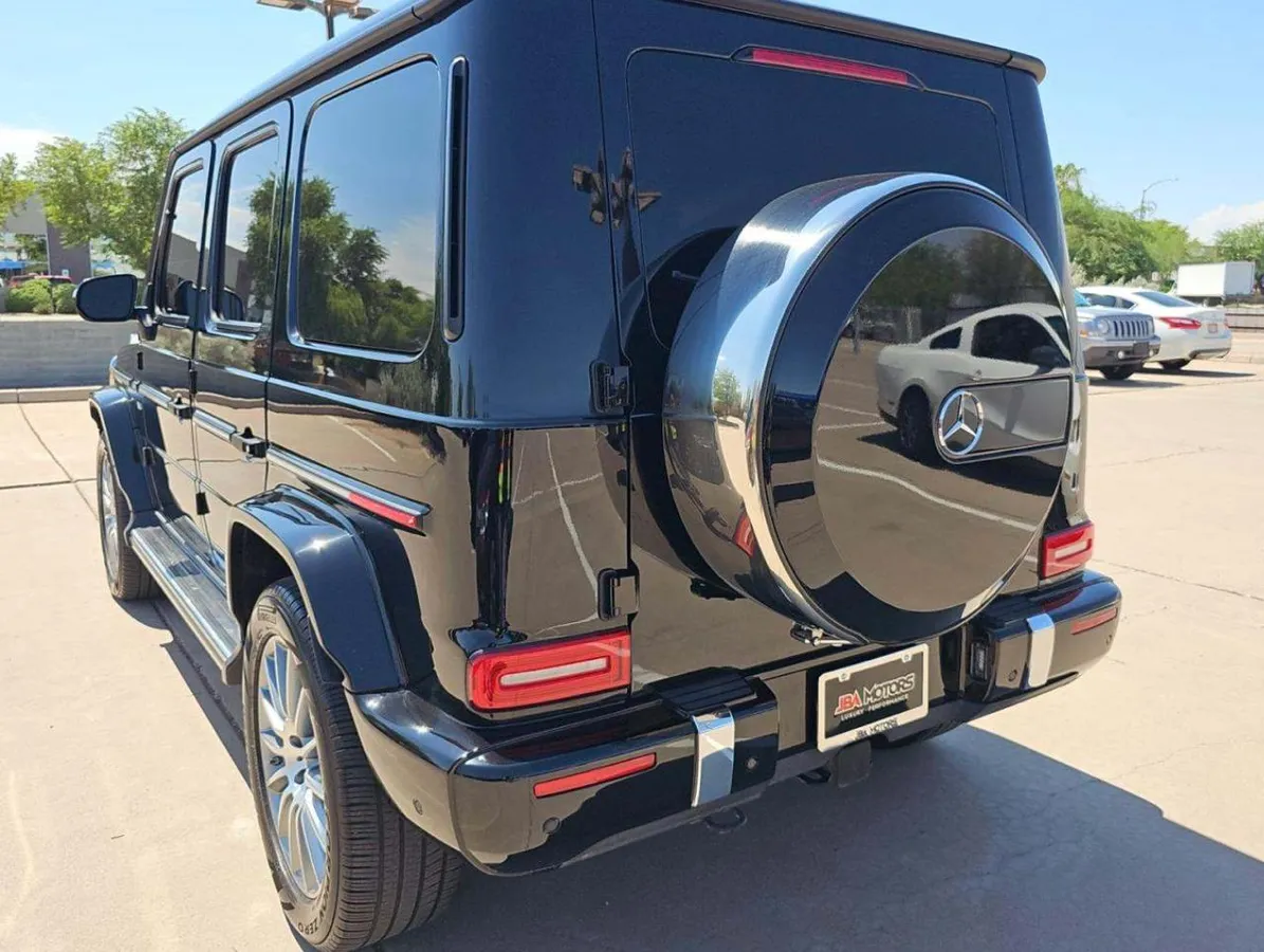 MERCEDES-BENZ G-CLASS AMG LINE (СПОРТИВНЫЙ ОБВЕС КРАСНАЯ КОНТРАСТНАЯ СТРОЧКА КРАСНЫЕ РЕМНИ БЕЗОПАСНОСТИ) EXCLUSIVE INTERIO 2023