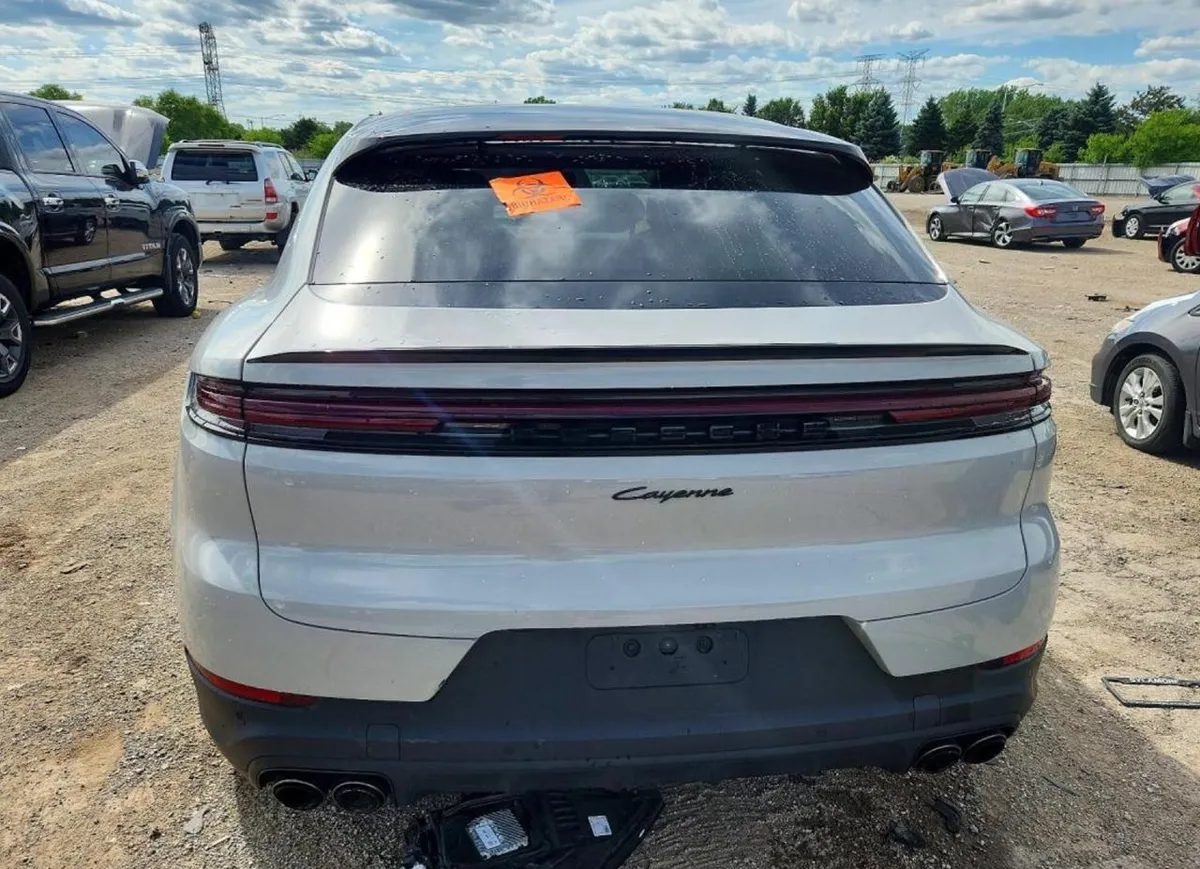 PORSCHE CAYENNE COUPE 2024