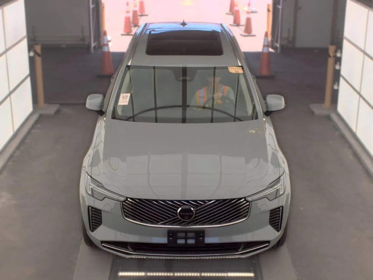 VOLVO XC90 PLUS 7-PASSENGER 2025