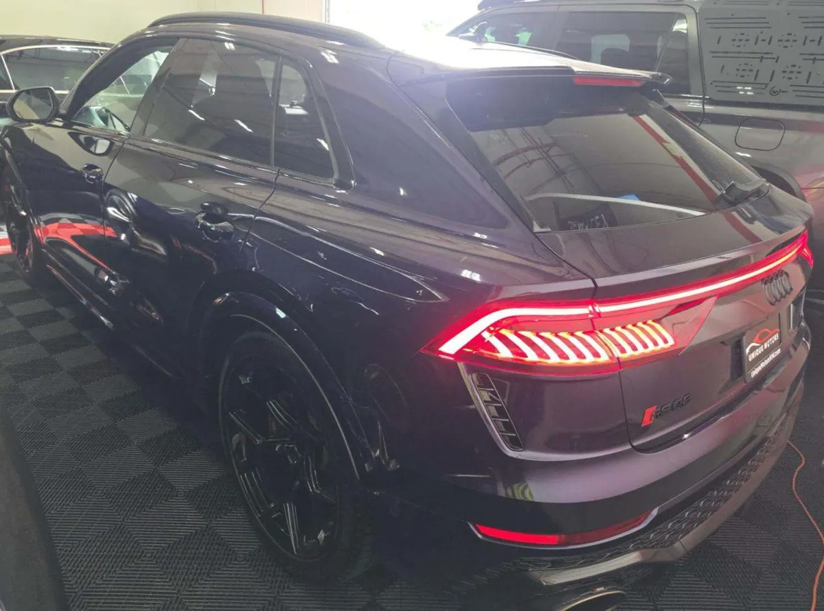 AUDI Q8 22 ДИСКИ ПАНОРАМНАЯ КРЫША СПОРТИВНЫЕ СИДЕНЬЯ PLUS С ВЕНТИЛЯЦИЕЙ И МАССАЖЕМ ПОДОГРЕВ РУЛЯ АДАПТИВНЫЙ 2023