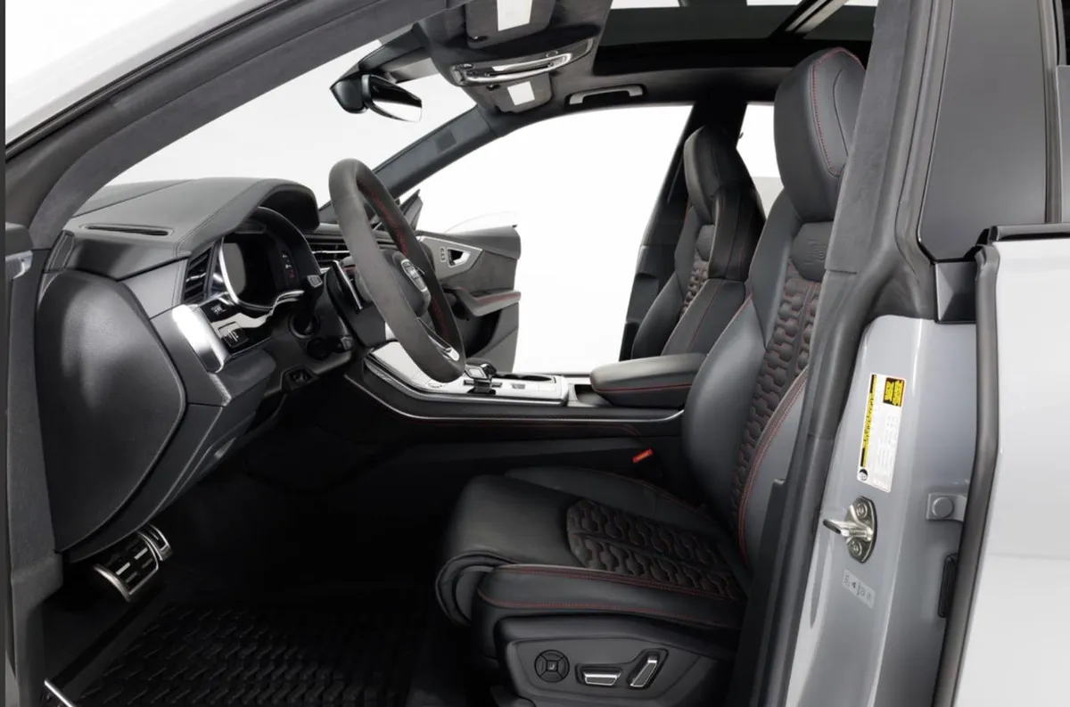 AUDI Q8 22 ДИСКИ ПАНОРАМНАЯ КРЫША СПОРТИВНЫЕ СИДЕНЬЯ PLUS С ВЕНТИЛЯЦИЕЙ И МАССАЖЕМ ПОДОГРЕВ РУЛЯ АДАПТИВНЫЙ 2023