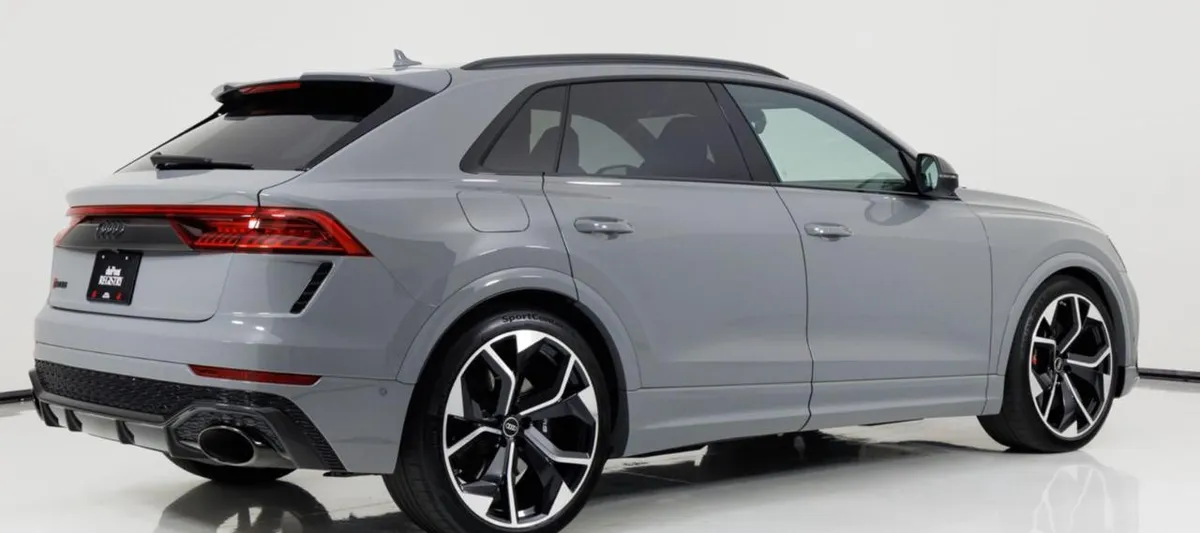 AUDI Q8 22 ДИСКИ ПАНОРАМНАЯ КРЫША СПОРТИВНЫЕ СИДЕНЬЯ PLUS С ВЕНТИЛЯЦИЕЙ И МАССАЖЕМ ПОДОГРЕВ РУЛЯ АДАПТИВНЫЙ 2023