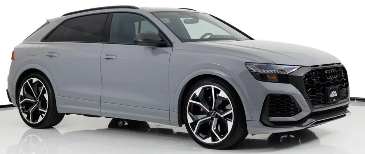 AUDI Q8 22 ДИСКИ ПАНОРАМНАЯ КРЫША СПОРТИВНЫЕ СИДЕНЬЯ PLUS С ВЕНТИЛЯЦИЕЙ И МАССАЖЕМ ПОДОГРЕВ РУЛЯ АДАПТИВНЫЙ 2023