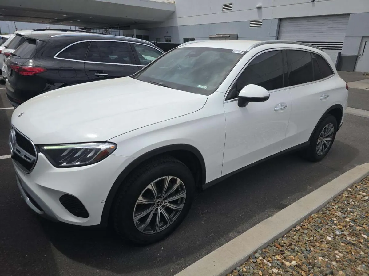 MERCEDES-BENZ GLC 300 2023