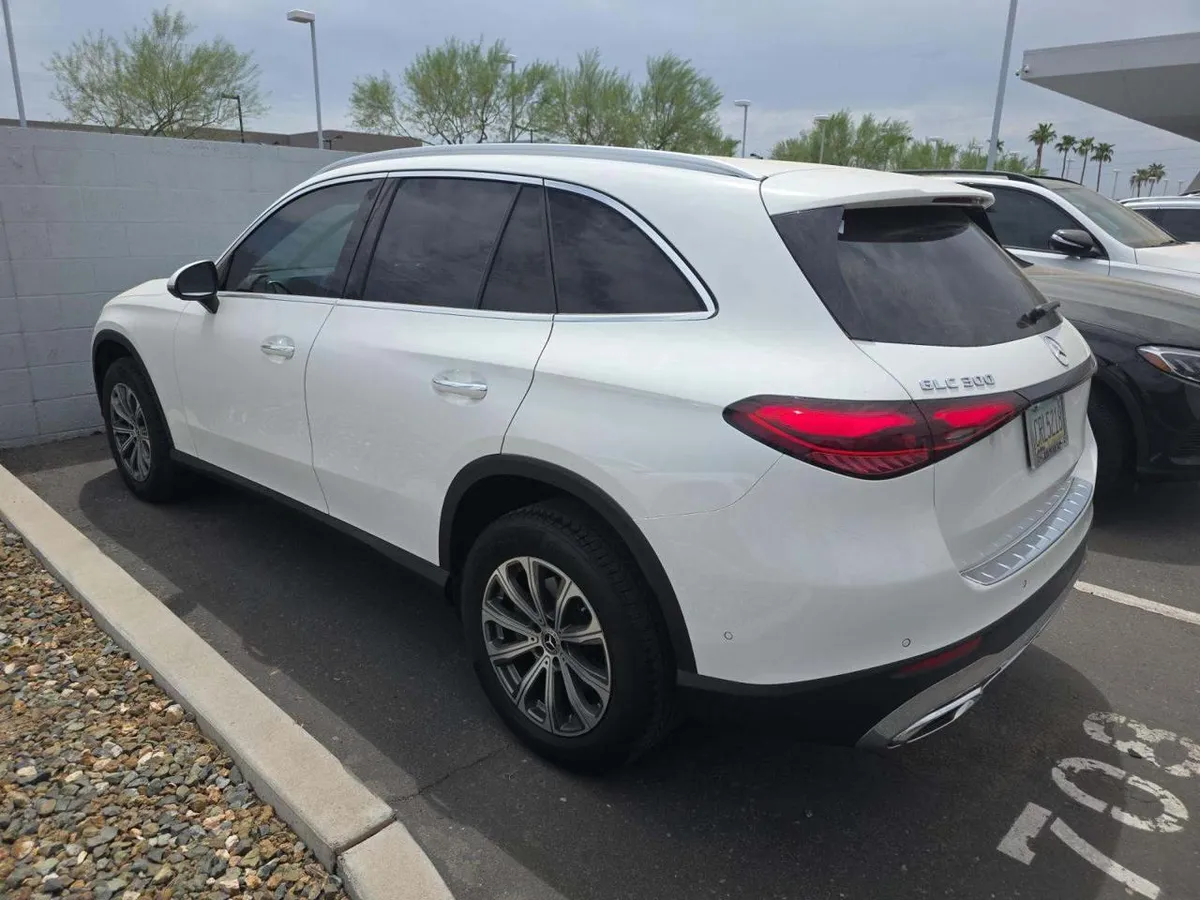 MERCEDES-BENZ GLC 300 2023