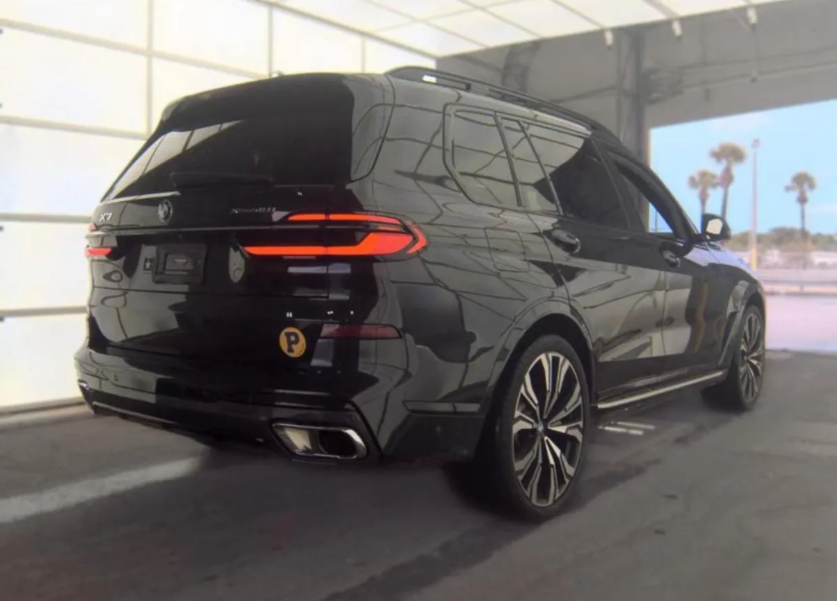 BMW X7 SPORTS ACTIVITY VEHICLE 2023