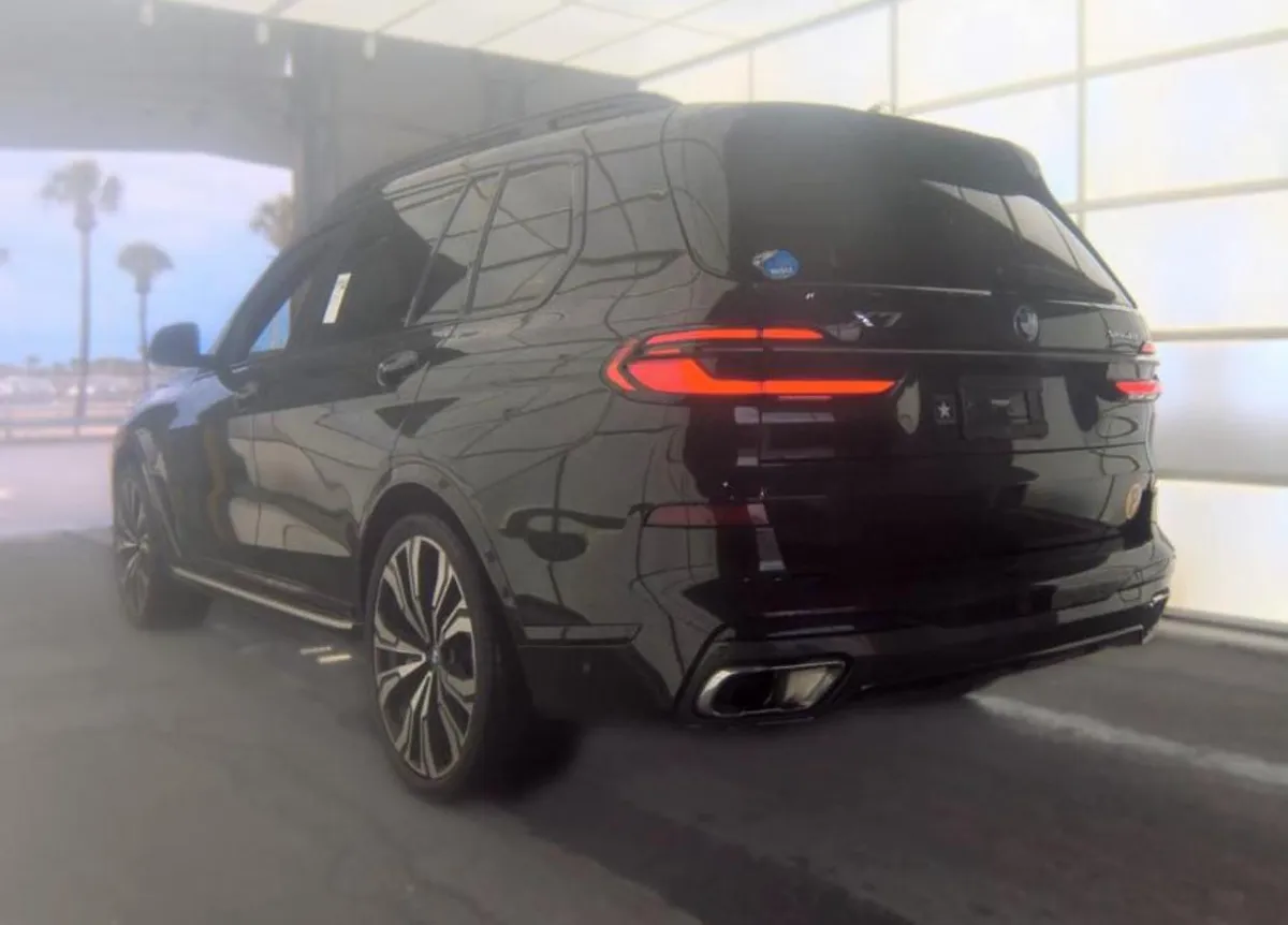 BMW X7 SPORTS ACTIVITY VEHICLE 2023