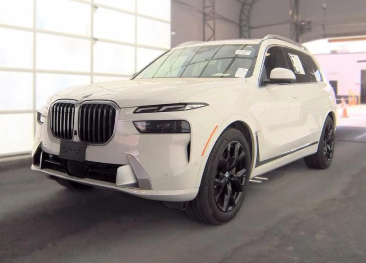 BMW X7 SPORTS ACTIVITY VEHICLE 2023
