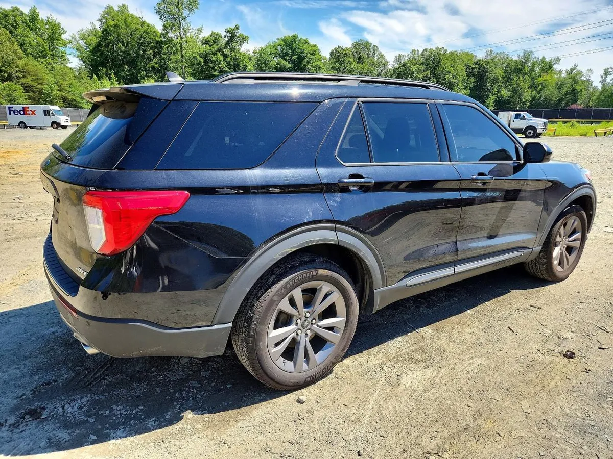 FORD EXPLORER XLT 2023