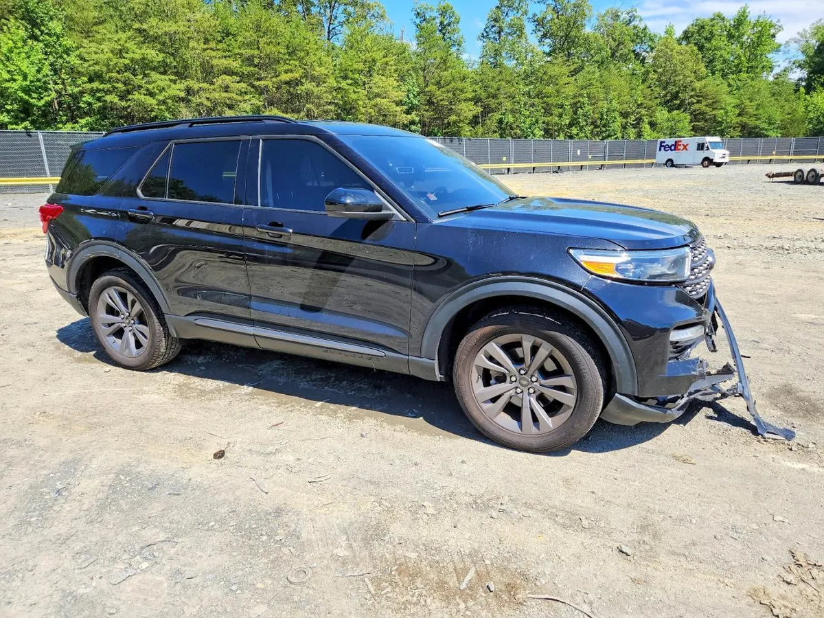 FORD EXPLORER XLT 2023