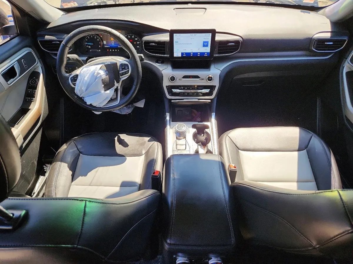 FORD EXPLORER XLT 2023