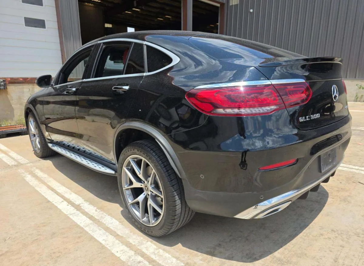 MERCEDES-BENZ GLC 300 2023