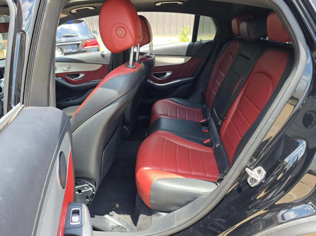 MERCEDES-BENZ GLC 300 2023
