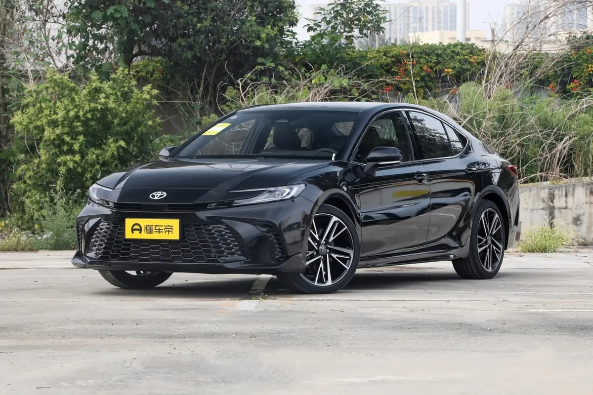 TOYOTA CAMRY 2026