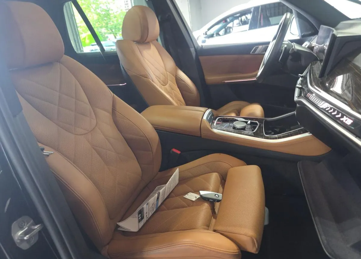 BMW X5 PREMIUM PACKAGE (УДАЛЕННЫЙ ЗАПУСК ЖЕСТОВОЕ УПРАВЛЕНИЕ АДАПТИВНЫЕ LED ФАРЫ LIVE COCKPIT PRO С HUD HAR 2024
