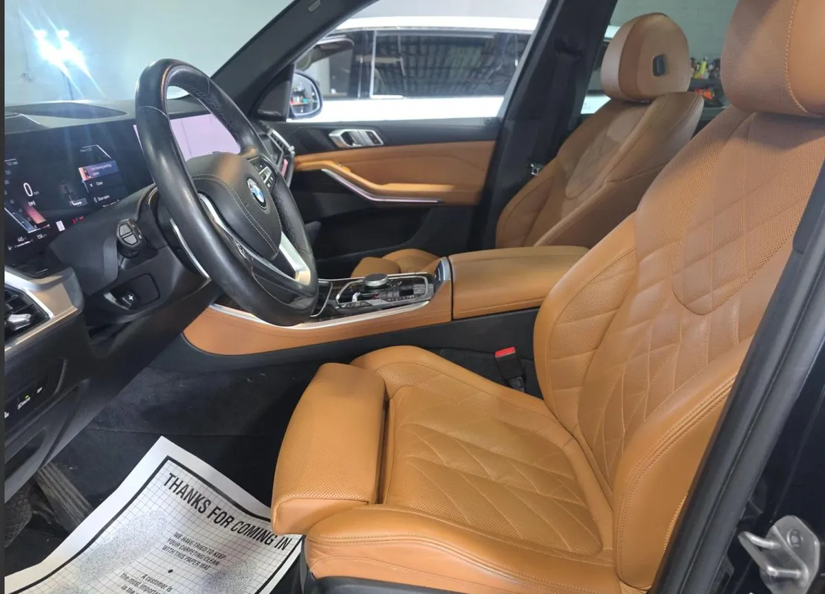 BMW X5 PREMIUM PACKAGE (УДАЛЕННЫЙ ЗАПУСК ЖЕСТОВОЕ УПРАВЛЕНИЕ АДАПТИВНЫЕ LED ФАРЫ LIVE COCKPIT PRO С HUD HAR 2024