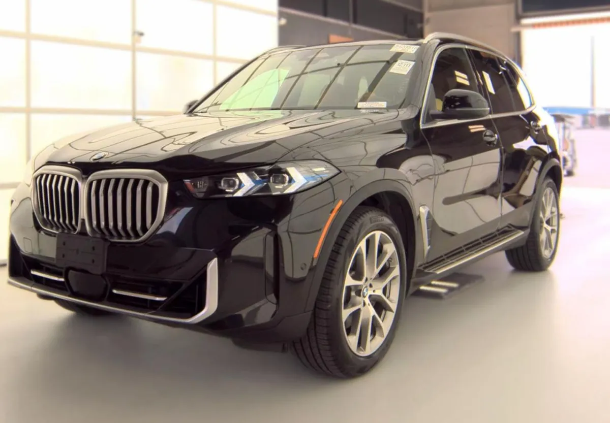 BMW X5 PREMIUM PACKAGE (УДАЛЕННЫЙ ЗАПУСК ЖЕСТОВОЕ УПРАВЛЕНИЕ АДАПТИВНЫЕ LED ФАРЫ LIVE COCKPIT PRO С HUD HAR 2024