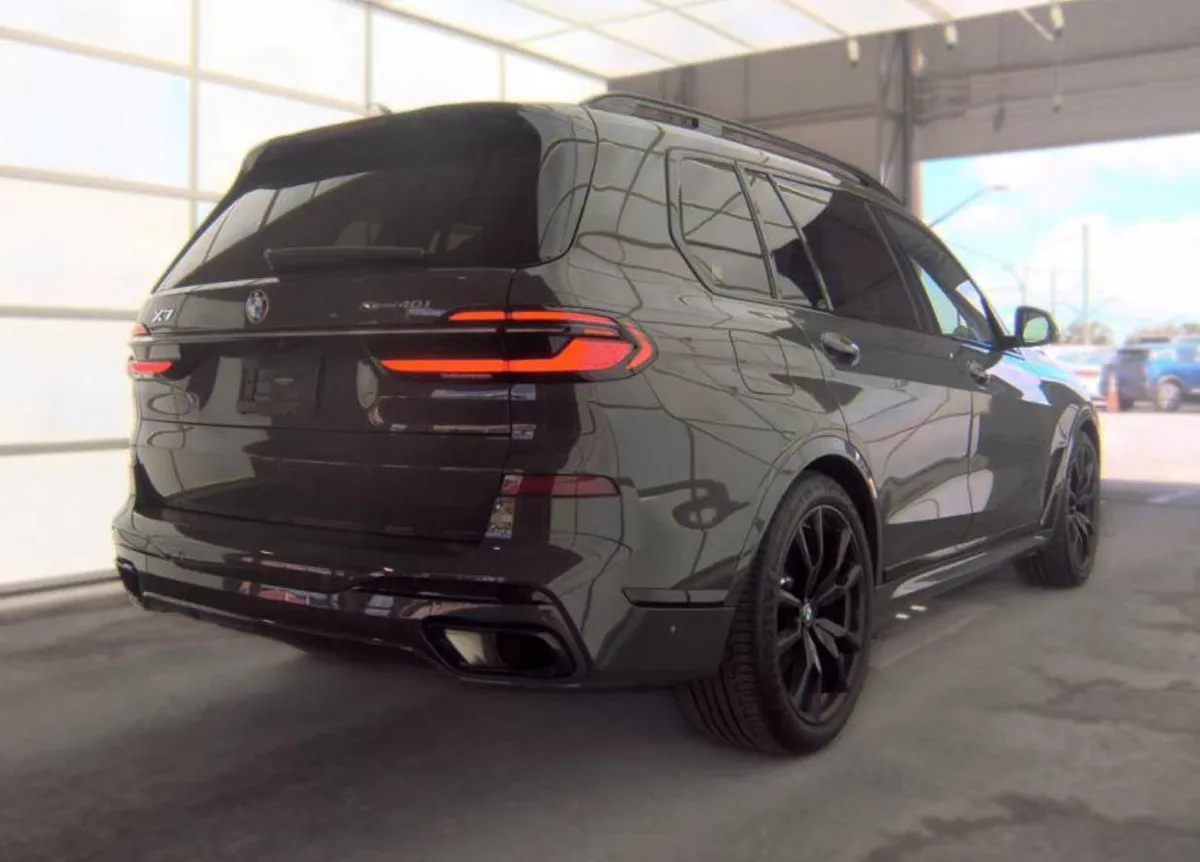 BMW X7 SPORTS ACTIVITY VEHICLE 2023