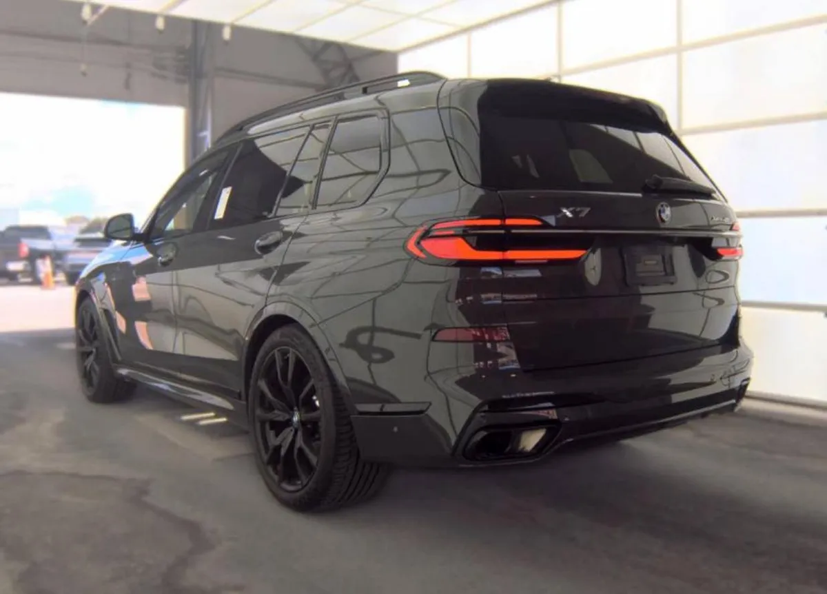 BMW X7 SPORTS ACTIVITY VEHICLE 2023
