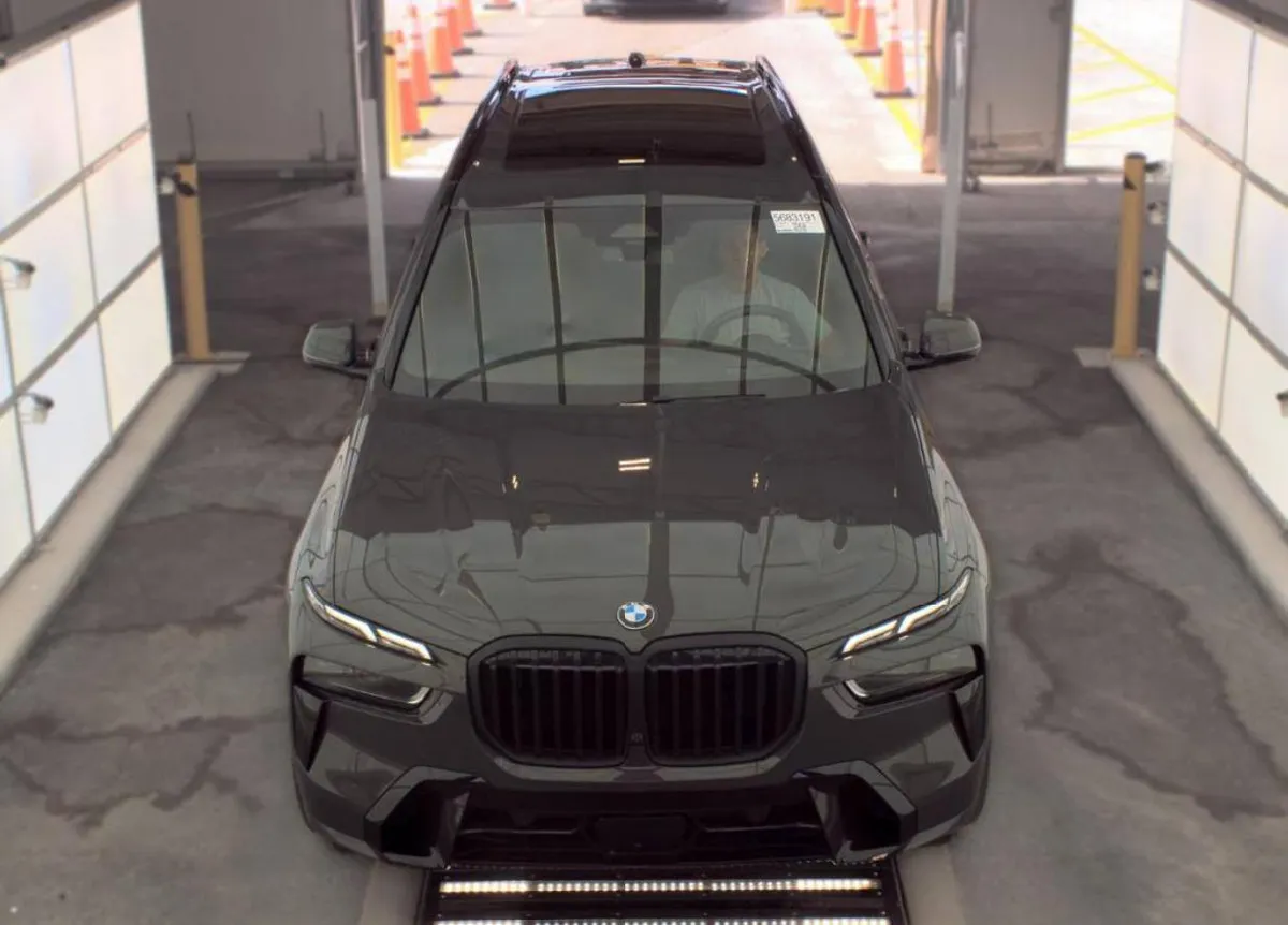 BMW X7 SPORTS ACTIVITY VEHICLE 2023