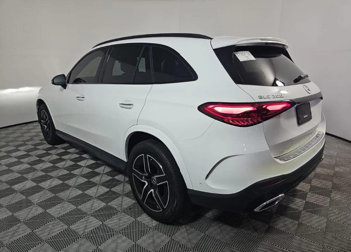 MERCEDES-BENZ GLC 300 2023