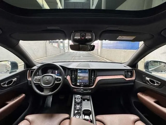 VOLVO XC60 LUXURY 2024
