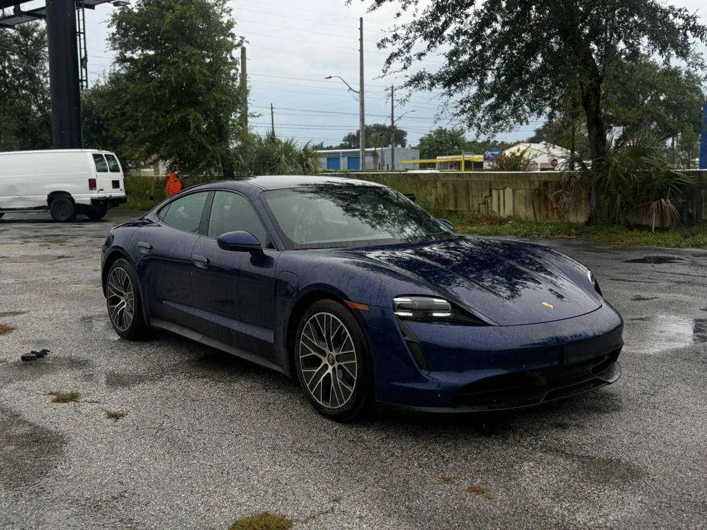PORSCHE TAYCAN 2021