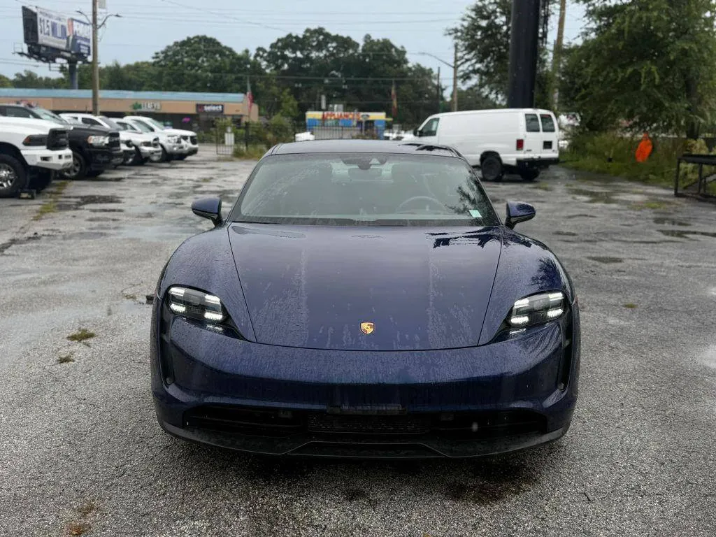 PORSCHE TAYCAN 2021