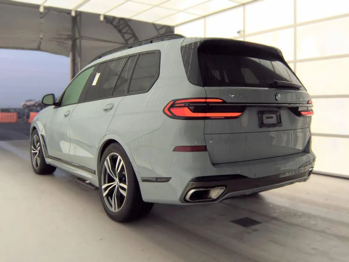 BMW X7 SPORTS ACTIVITY VEHICLE 2024