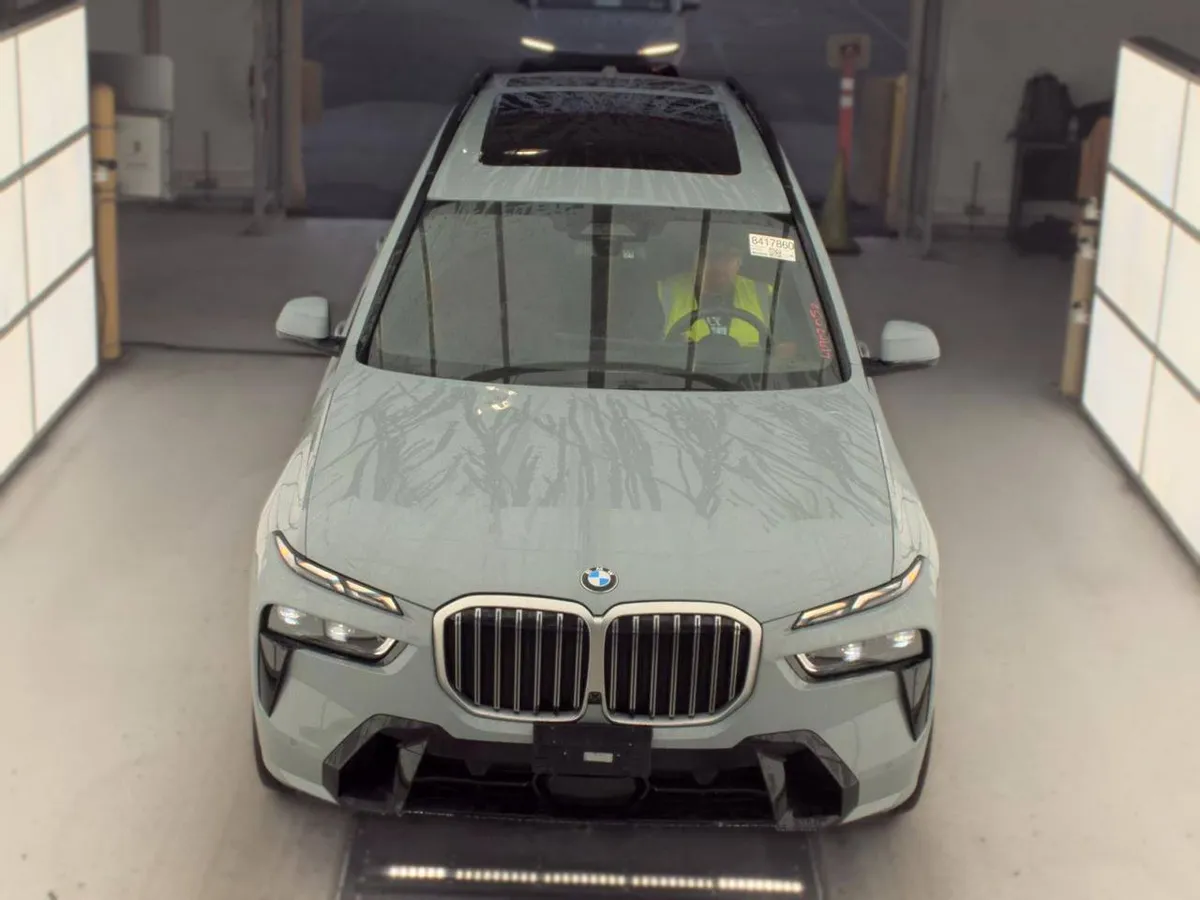 BMW X7 SPORTS ACTIVITY VEHICLE 2024