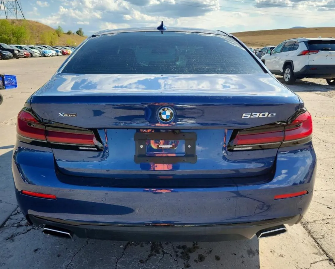 BMW 5 SERIES ПАНОРАМНАЯ КРЫША ПОДОГРЕВ ПЕРЕДНИХ СИДЕНИЙ НАВИГАЦИЯ ДАТЧИКИ ПАРКОВКИ КАМЕРА ЗАДНЕГО ВИДА КЛИМАТ-КОН 2023