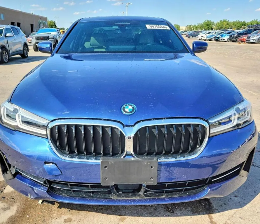 BMW 5 SERIES ПАНОРАМНАЯ КРЫША ПОДОГРЕВ ПЕРЕДНИХ СИДЕНИЙ НАВИГАЦИЯ ДАТЧИКИ ПАРКОВКИ КАМЕРА ЗАДНЕГО ВИДА КЛИМАТ-КОН 2023