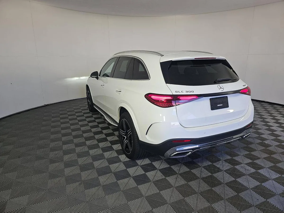 MERCEDES-BENZ GLC 300 2024