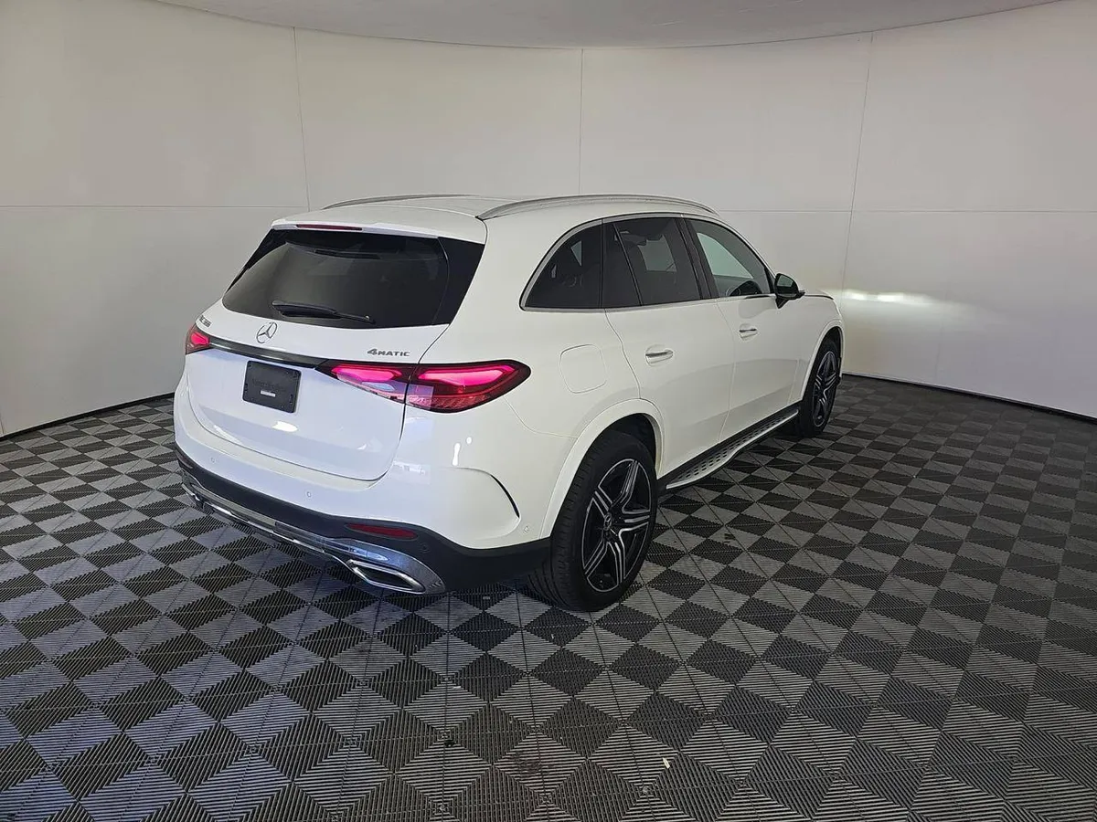 MERCEDES-BENZ GLC 300 2024