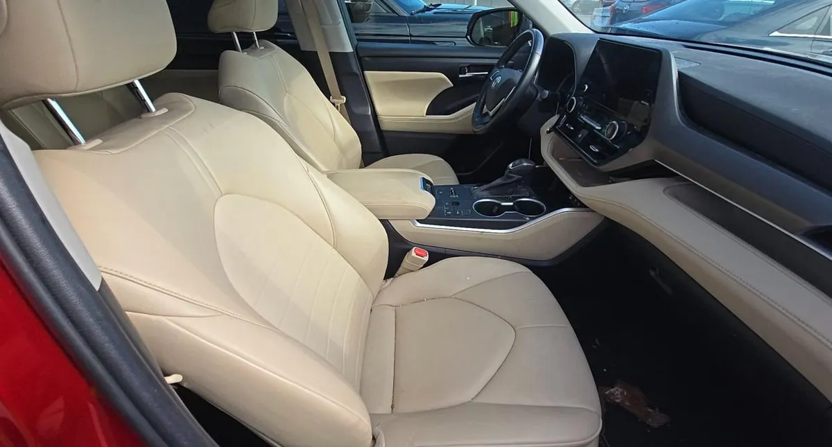 TOYOTA HIGHLANDER XLE 2023