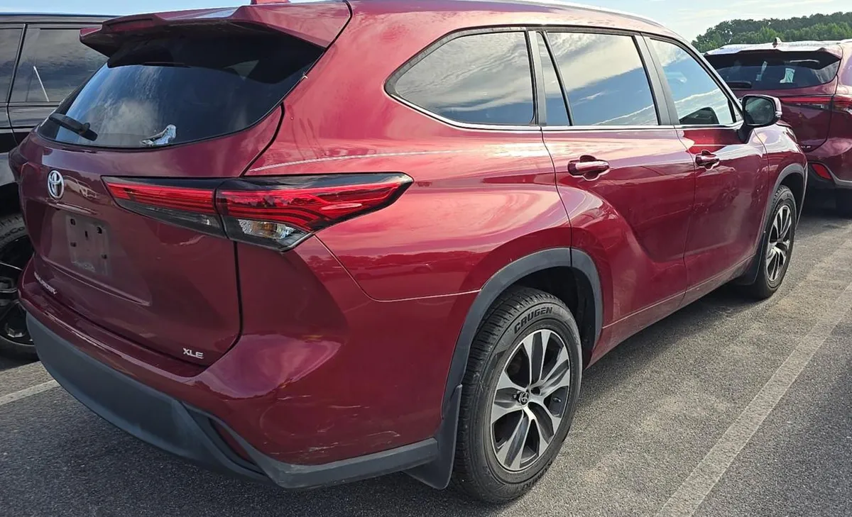 TOYOTA HIGHLANDER XLE 2023
