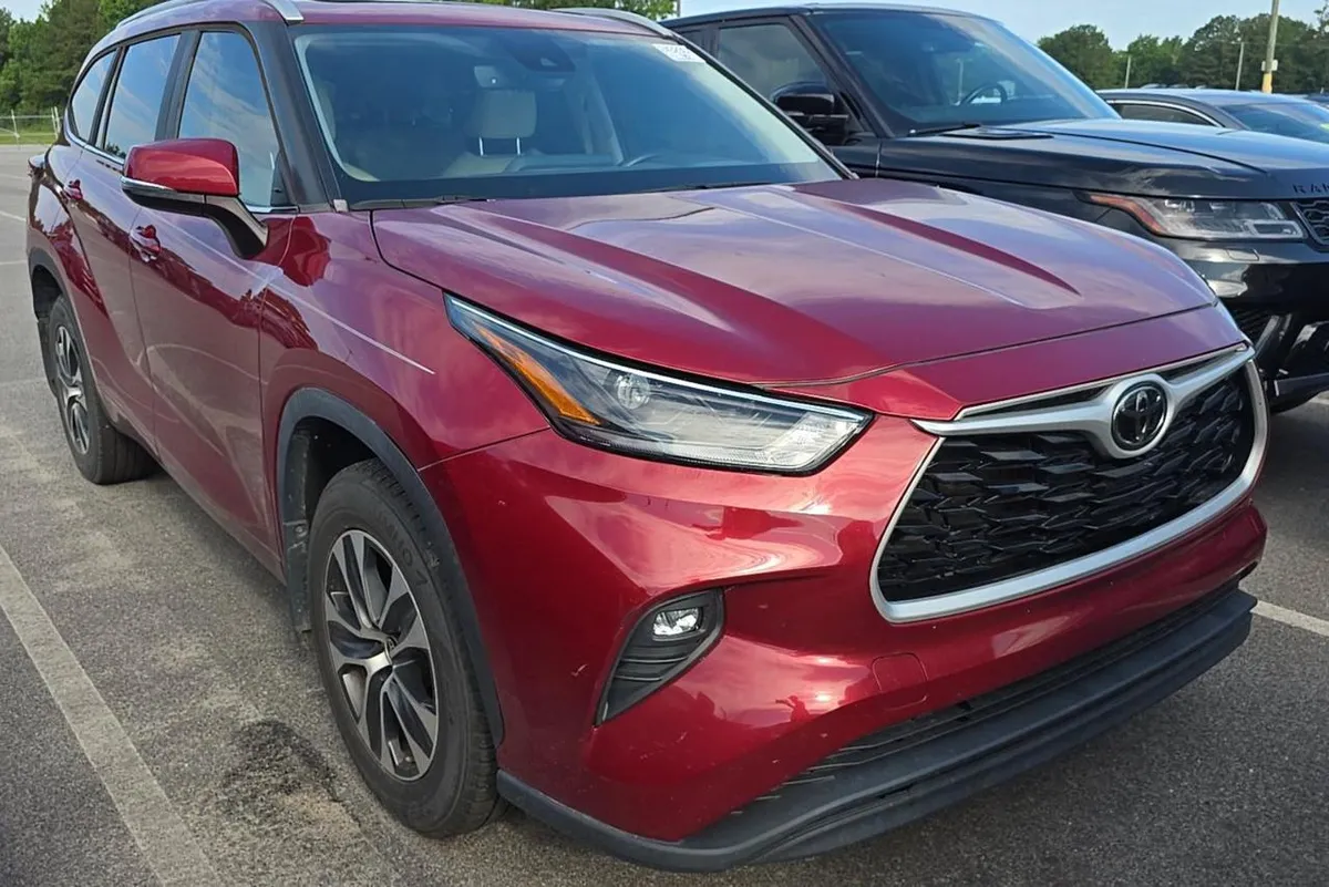 TOYOTA HIGHLANDER XLE 2023