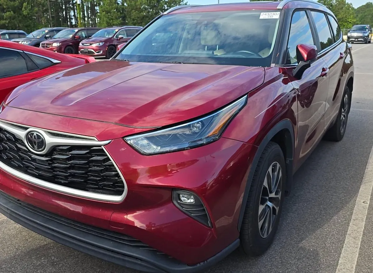 TOYOTA HIGHLANDER XLE 2023