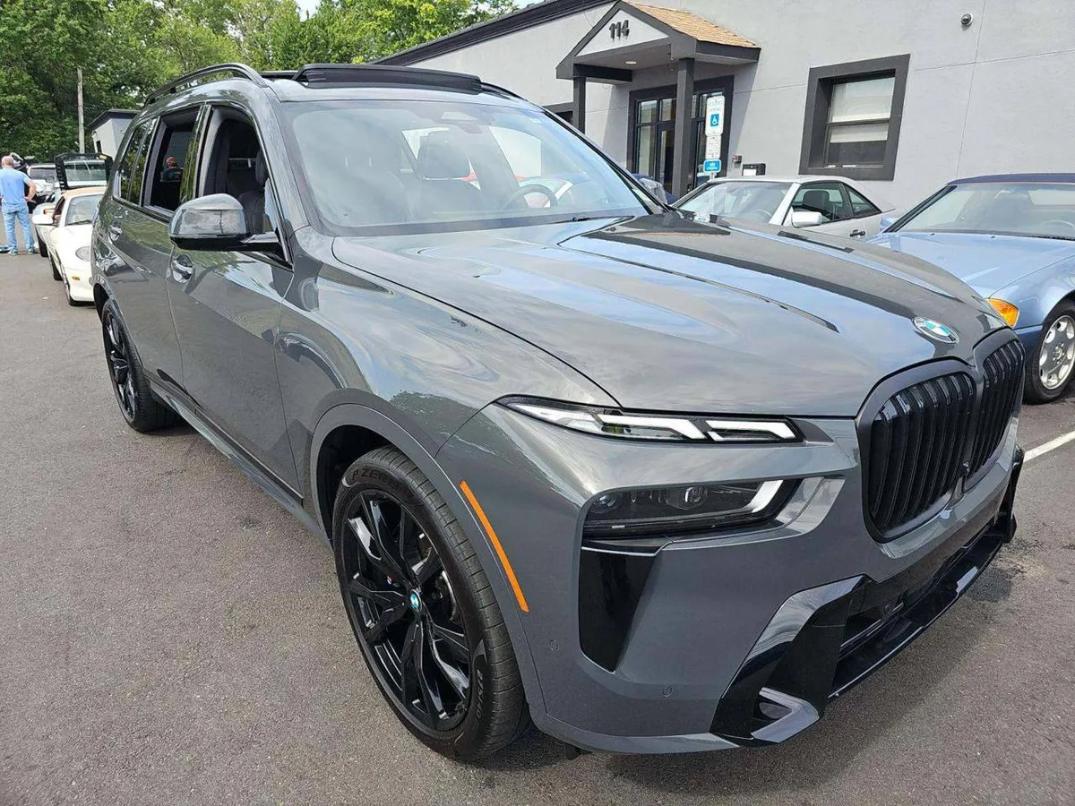 BMW X7 SPORTS ACTIVITY VEHICLE 2024