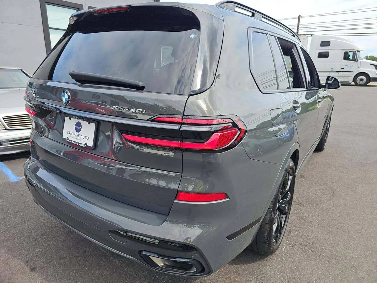 BMW X7 SPORTS ACTIVITY VEHICLE 2024