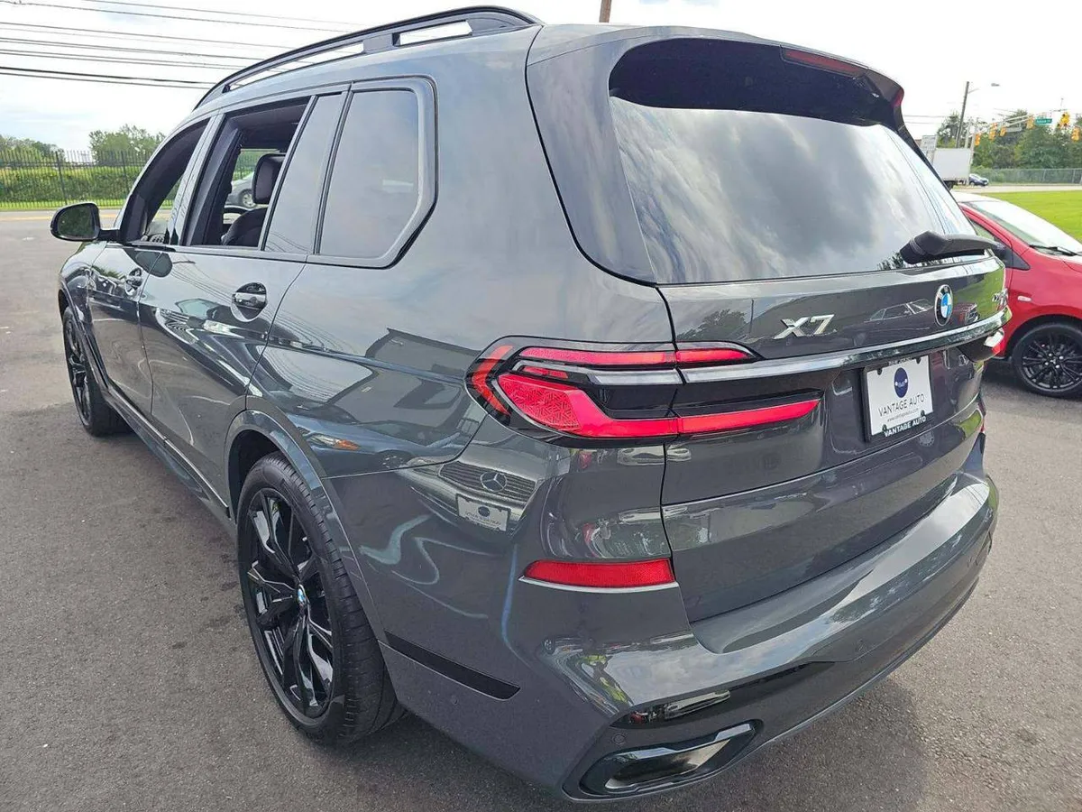 BMW X7 SPORTS ACTIVITY VEHICLE 2024