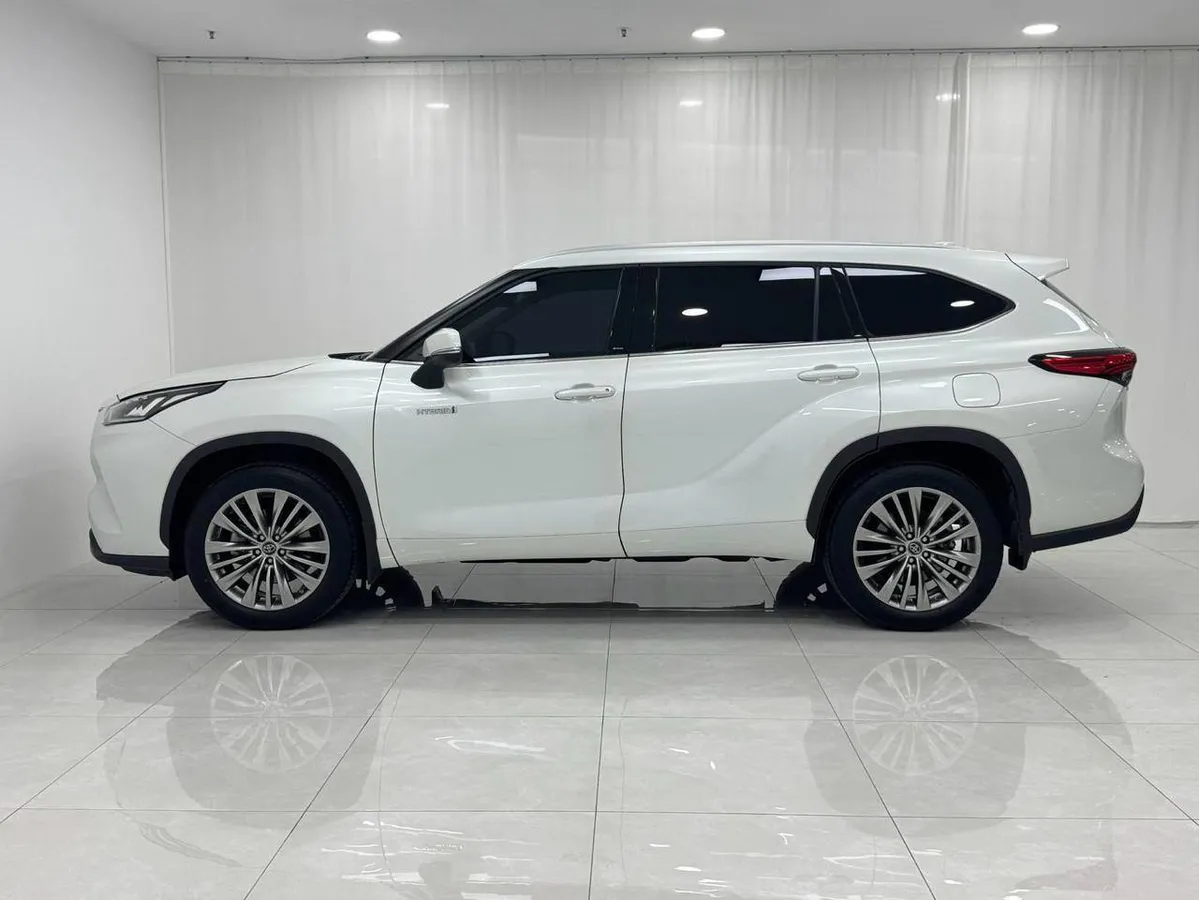 TOYOTA HIGHLANDER PREMIUM 7-SEATER 2022