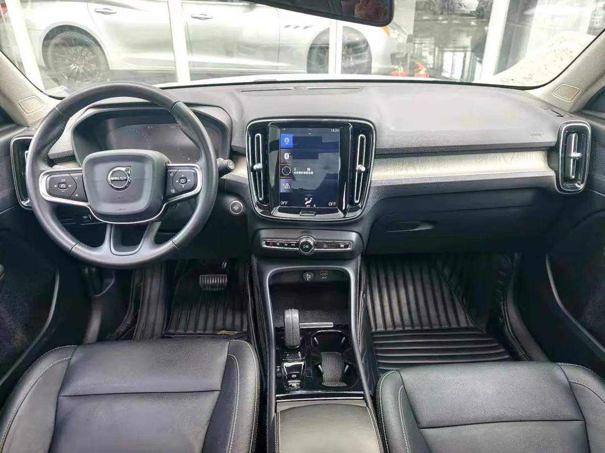 VOLVO XC40 T3 DELUXE EDITION 2020