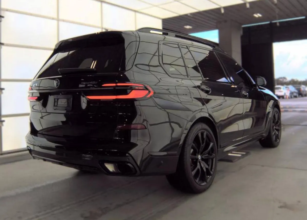 BMW X7 SPORTS ACTIVITY VEHICLE 2023