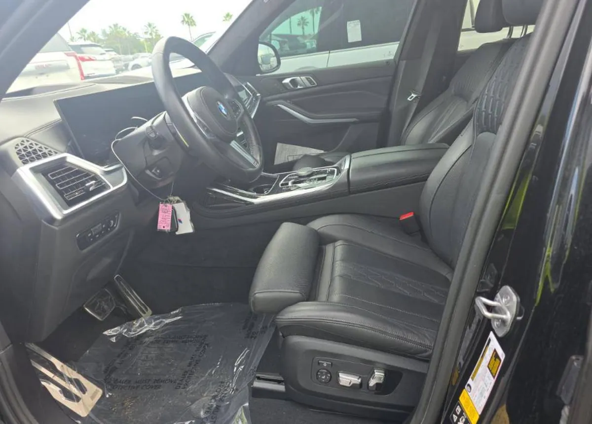 BMW X7 SPORTS ACTIVITY VEHICLE 2023