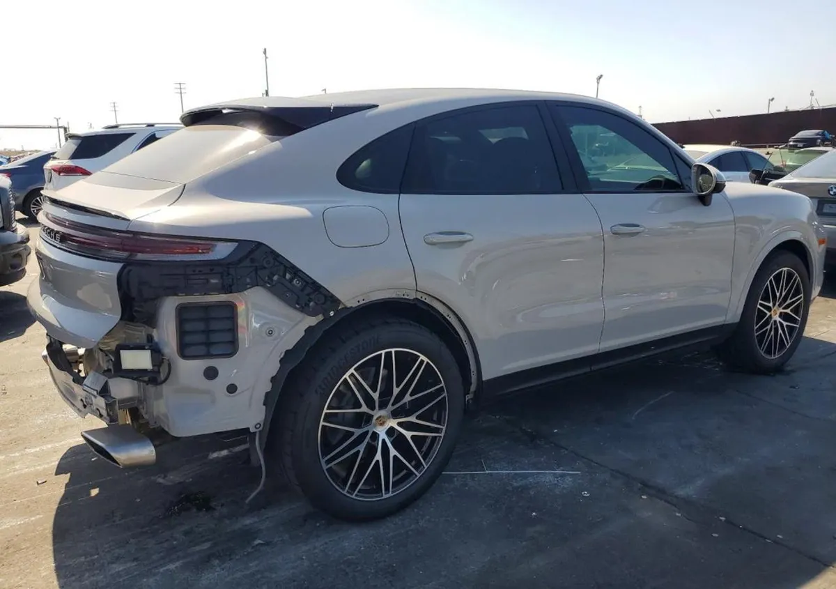 PORSCHE CAYENNE COUPE 2024