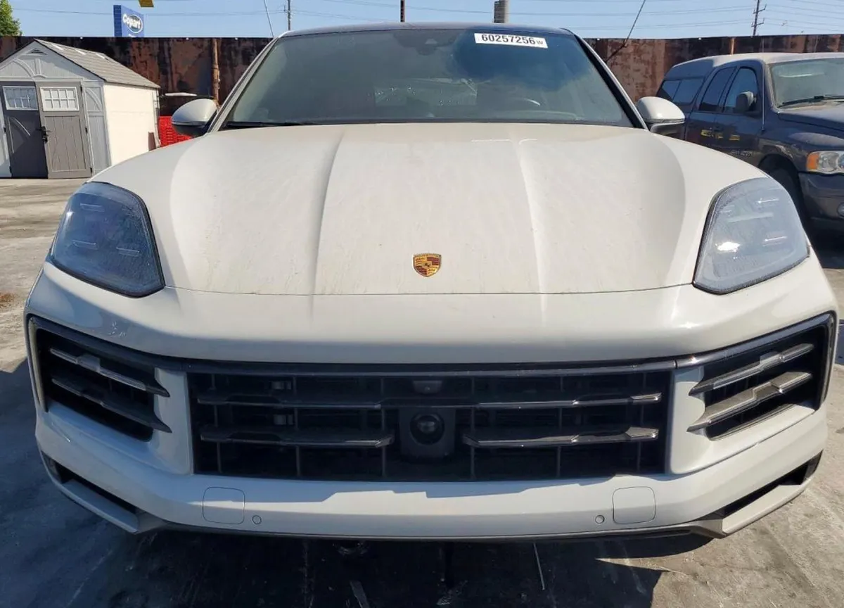 PORSCHE CAYENNE COUPE 2024